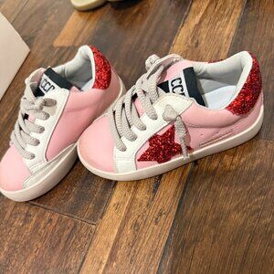 Girls Retro Red Glitter Star Sneakers by Liv & Mia – Sparkly, Stylish, Like New!